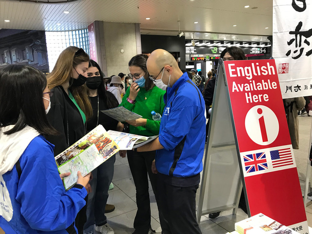 3年ぶり「川越まつり」で外国人ゲストに英語でご案内